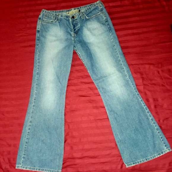 "American Eagle" Distressed Lightwashed Buttonfly - Picture 2 of 3